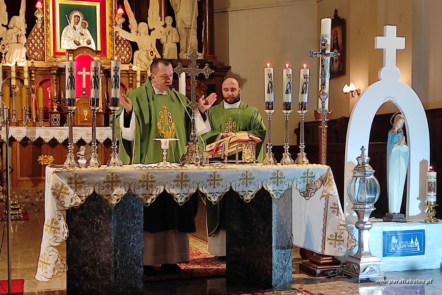 09 Eucharystia w Sanktuarium Matki Boskiej Pocieszenia.jpg